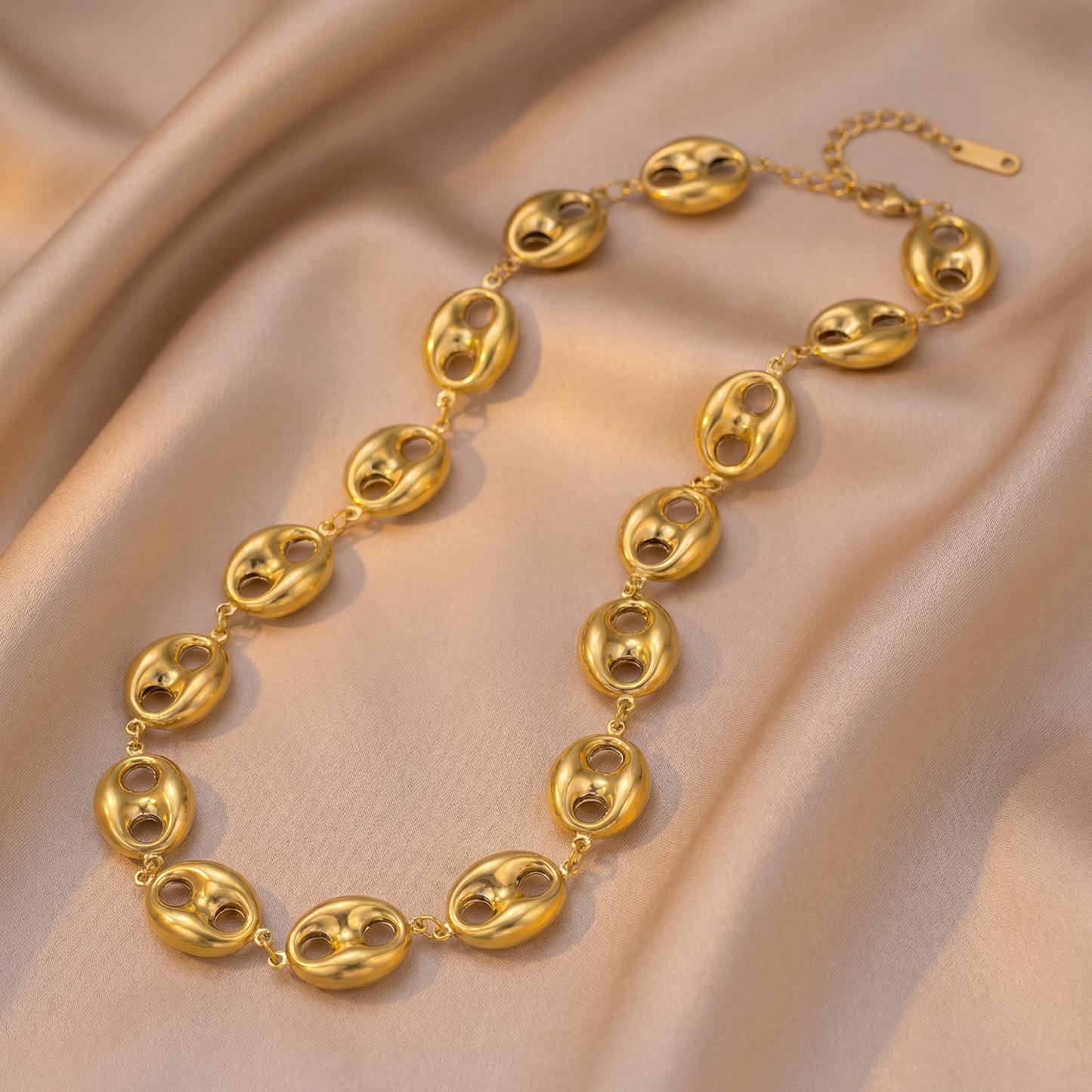 Luxury Sculpted Link Necklace in Gold | Elegant Modern Statement Chain