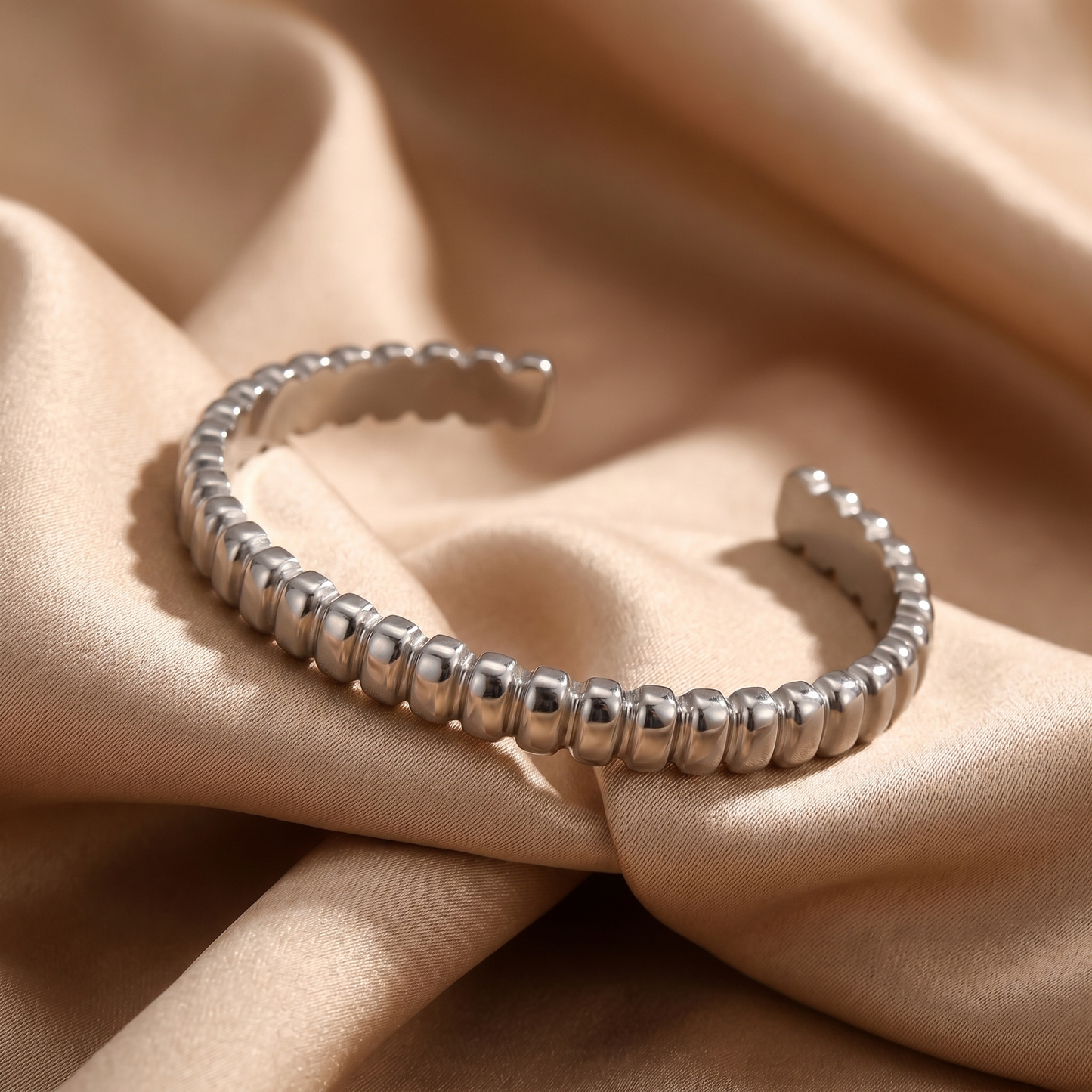 Minimalist Ribbed Bangle in Gold & Silver | Sleek Open Cuff Design