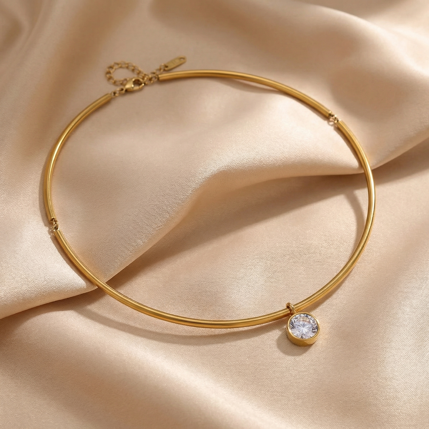Minimalist Round Pendant Choker Necklace in Gold | Elegant Open Collar Design