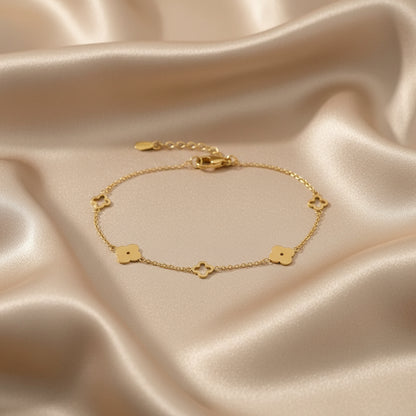 Gold Clover Charm Bracelet | Delicate Minimal Jewellery | Stainless Steel Chain Design