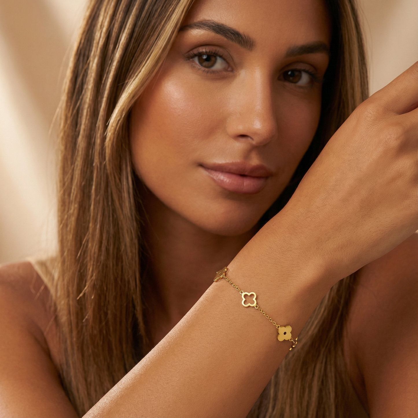 Gold Clover Charm Bracelet | Delicate Minimal Jewellery | Stainless Steel Chain Design