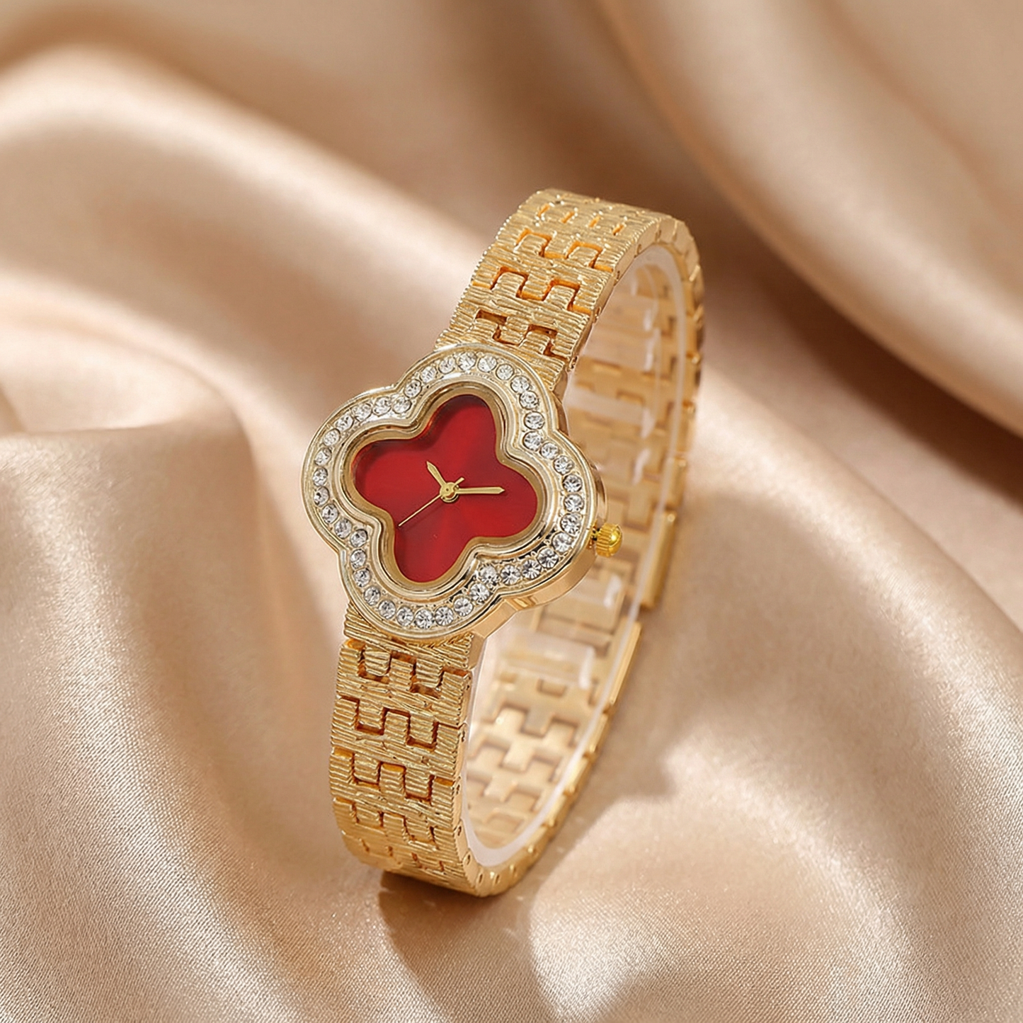 Luxury Crystal Clover Bracelet Watch in Gold | Elegant Stainless Steel Quartz Watch with Diamond-Style Bezel
