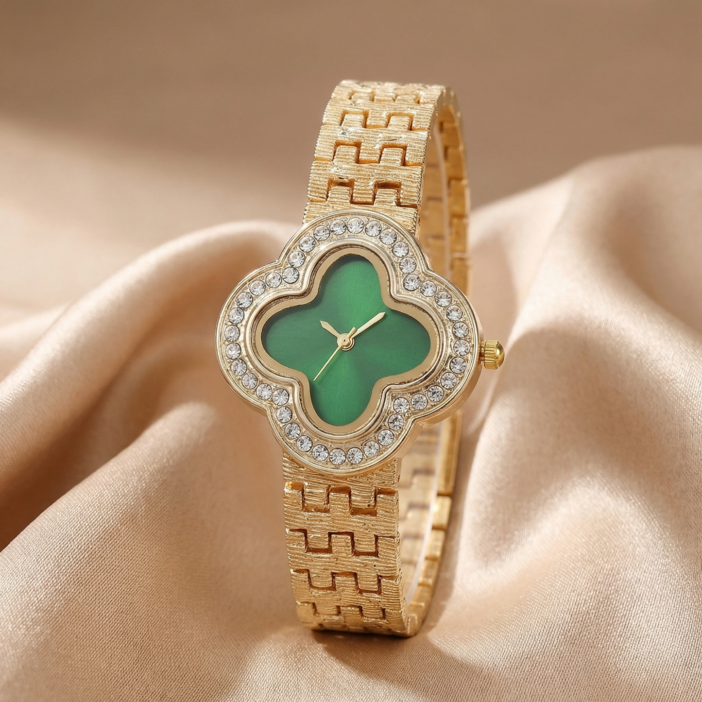 Luxury Crystal Clover Bracelet Watch in Gold | Elegant Stainless Steel Quartz Watch with Diamond-Style Bezel