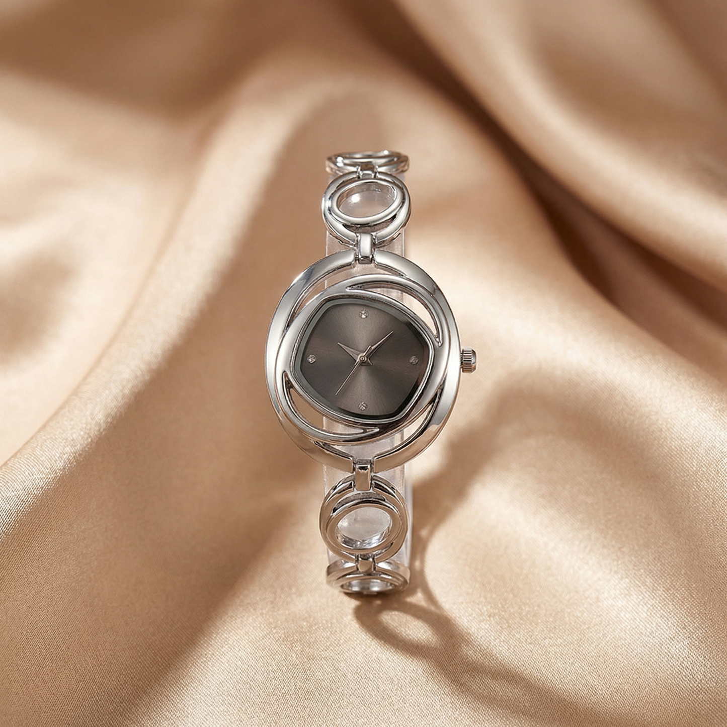 Elegant Circular Link Watch in Silver | Modern Minimalist Bracelet Timepiece