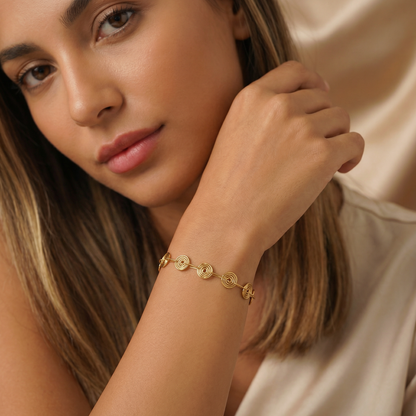 Minimalist Spiral Disc Bracelet in Gold | Elegant Fine Link Design