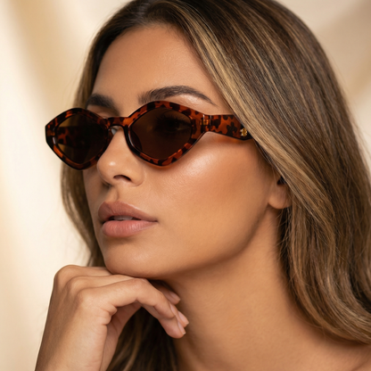 Luxury Retro Oval Sunglasses in Tortoiseshell | Elegant Narrow-Frame Sunglasses with Tinted Lenses