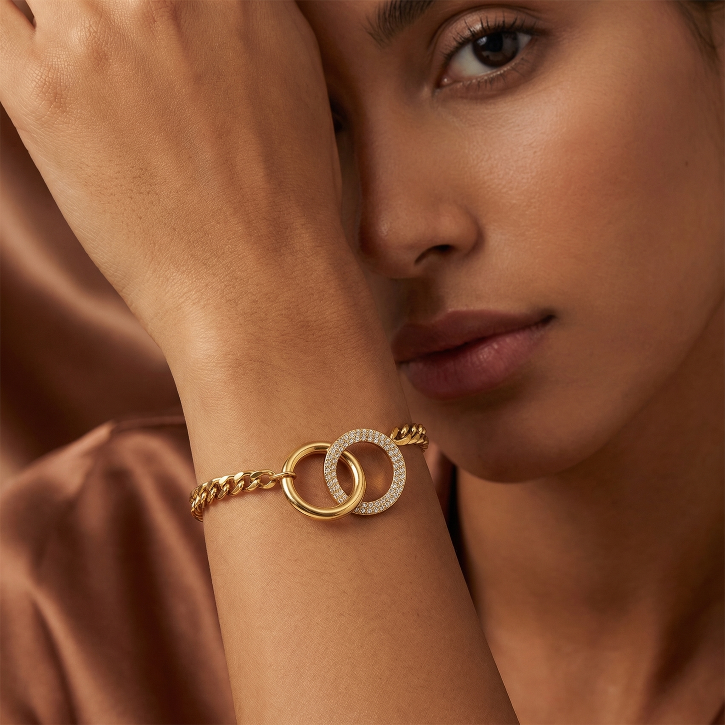 Luxury Interlocking Circle Zircon Bracelet in Gold & Silver | Elegant Stainless Steel Double Ring Chain Bracelet