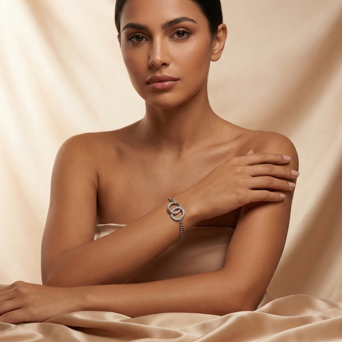 Luxury Interlocking Circle Zircon Bracelet in Gold & Silver | Elegant Stainless Steel Double Ring Chain Bracelet