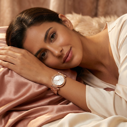 Luxury Rose Gold Bracelet Watch with Textured Bezel | Elegant Minimalist Women’s Timepiece in Black & White