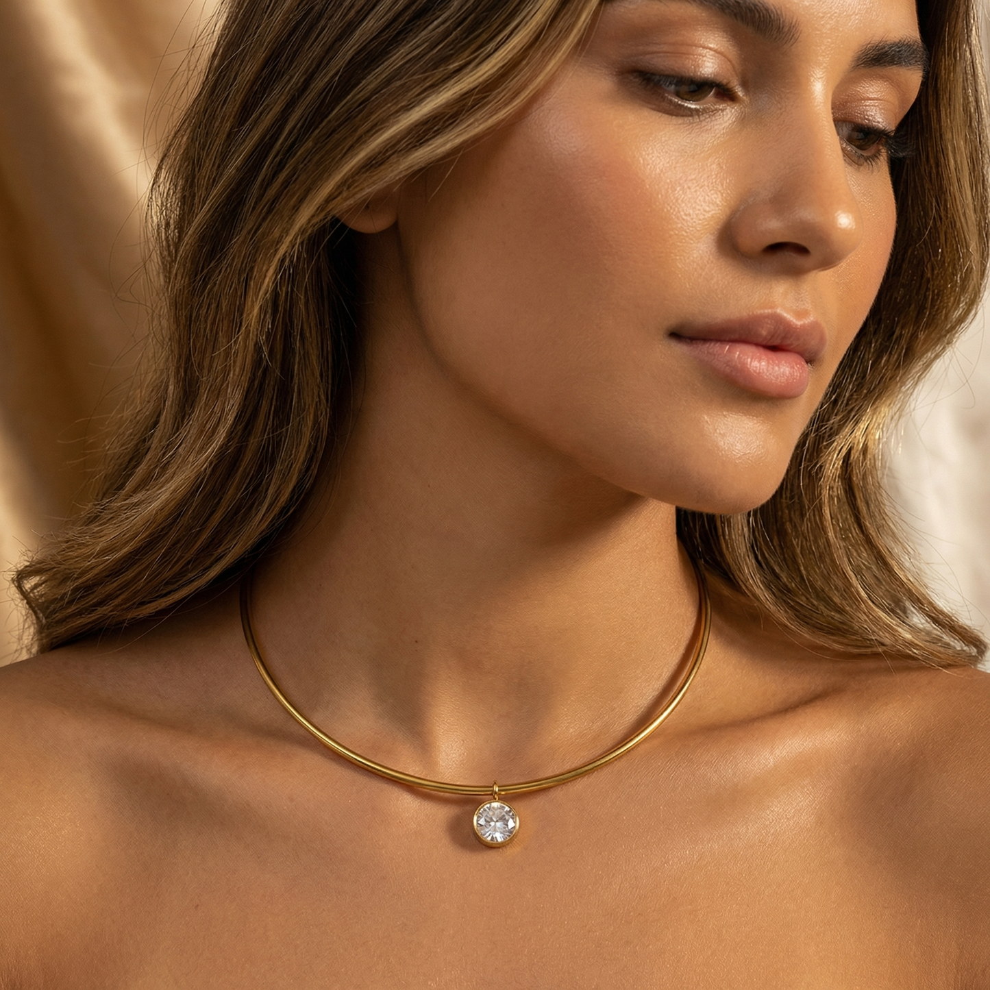 Minimalist Round Pendant Choker Necklace in Gold | Elegant Open Collar Design