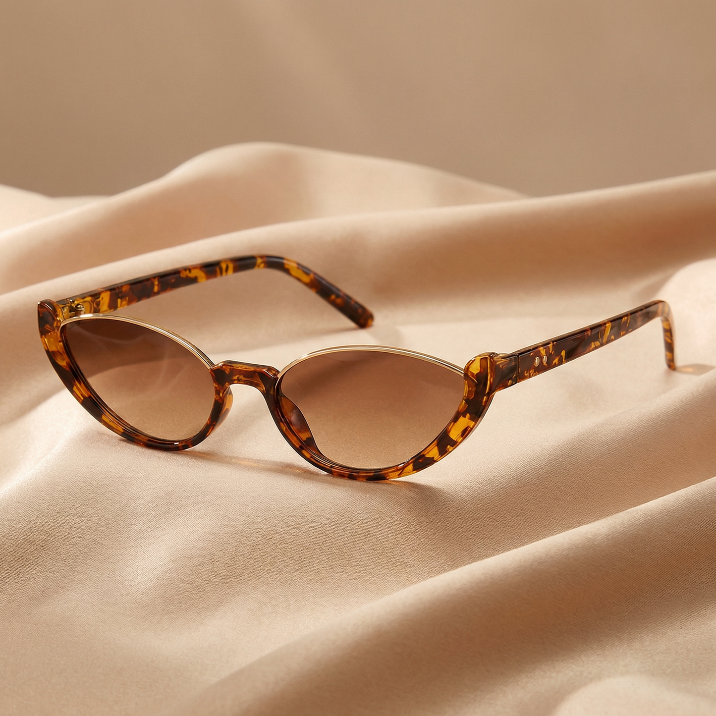 Luxury Cat Eye Sunglasses in Tortoiseshell Brown with Brown Gradient Lenses | Elegant Retro-Inspired Designer Eyewear